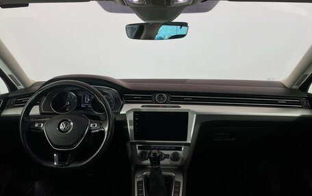 Volkswagen Passat B8 рестайлинг, 2018 год, 1 735 000 рублей, 10 фотография