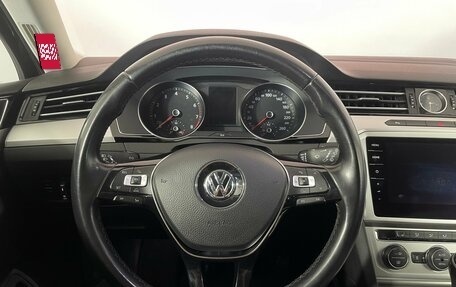 Volkswagen Passat B8 рестайлинг, 2018 год, 1 735 000 рублей, 11 фотография