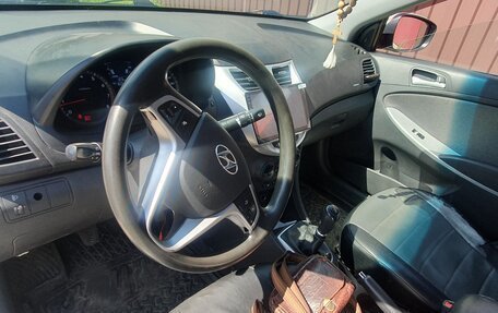 Hyundai Solaris II рестайлинг, 2013 год, 990 000 рублей, 8 фотография