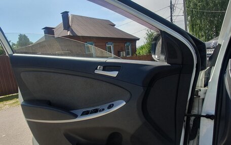 Hyundai Solaris II рестайлинг, 2013 год, 990 000 рублей, 11 фотография