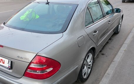 Mercedes-Benz E-Класс, 2005 год, 750 000 рублей, 3 фотография