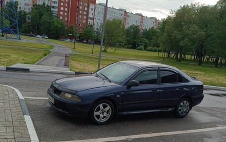 Mitsubishi Carisma I, 2002 год, 300 000 рублей, 1 фотография