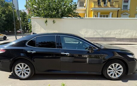 Toyota Camry, 2019 год, 1 980 000 рублей, 4 фотография
