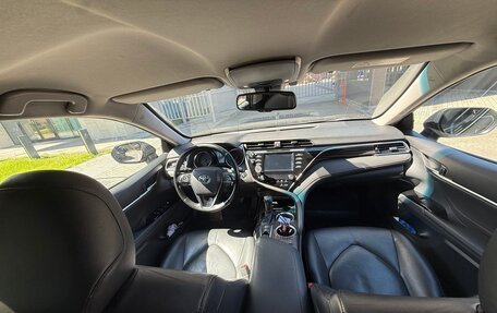 Toyota Camry, 2019 год, 1 980 000 рублей, 6 фотография