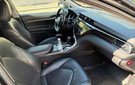 Toyota Camry, 2019 год, 1 980 000 рублей, 9 фотография