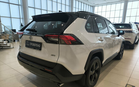 Toyota RAV4, 2021 год, 3 750 000 рублей, 6 фотография