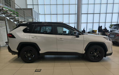 Toyota RAV4, 2021 год, 3 750 000 рублей, 5 фотография