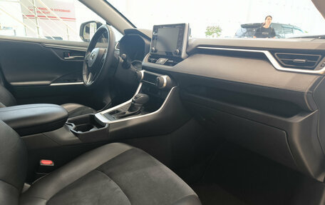 Toyota RAV4, 2021 год, 3 750 000 рублей, 13 фотография