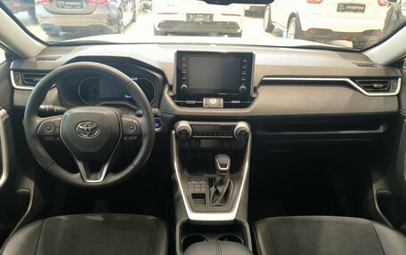 Toyota RAV4, 2021 год, 3 750 000 рублей, 17 фотография