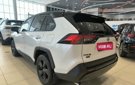 Toyota RAV4, 2021 год, 3 750 000 рублей, 8 фотография