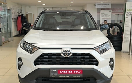 Toyota RAV4, 2021 год, 3 750 000 рублей, 2 фотография