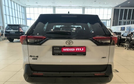 Toyota RAV4, 2021 год, 3 750 000 рублей, 7 фотография