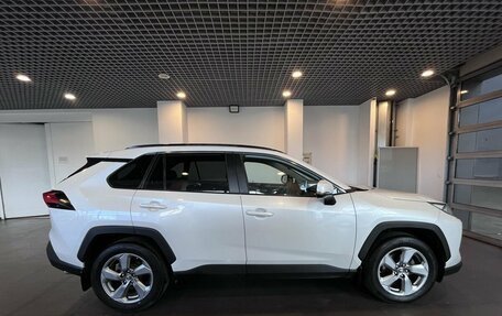 Toyota RAV4, 2019 год, 3 473 000 рублей, 2 фотография