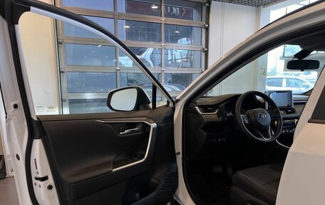 Toyota RAV4, 2019 год, 3 473 000 рублей, 21 фотография