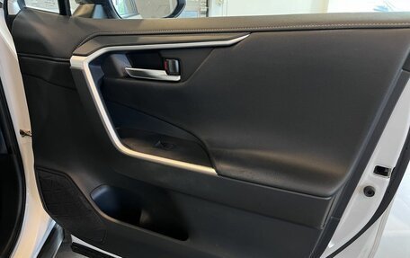 Toyota RAV4, 2019 год, 3 473 000 рублей, 28 фотография