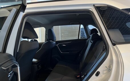 Toyota RAV4, 2019 год, 3 473 000 рублей, 24 фотография