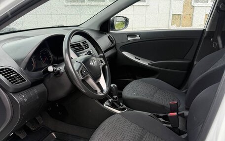Hyundai Solaris II рестайлинг, 2014 год, 700 000 рублей, 13 фотография