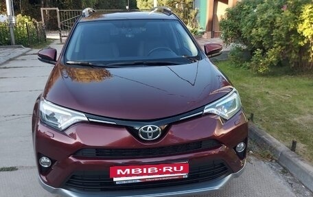 Toyota RAV4, 2017 год, 2 800 000 рублей, 2 фотография