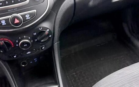 Hyundai Solaris II рестайлинг, 2016 год, 400 000 рублей, 4 фотография
