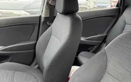 Hyundai Solaris II рестайлинг, 2016 год, 400 000 рублей, 2 фотография