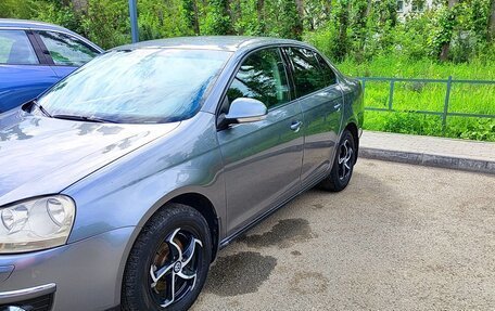 Volkswagen Jetta VI, 2006 год, 400 000 рублей, 2 фотография