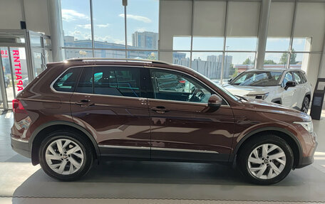 Volkswagen Tiguan II, 2021 год, 3 421 000 рублей, 5 фотография