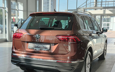 Volkswagen Tiguan II, 2021 год, 3 421 000 рублей, 6 фотография