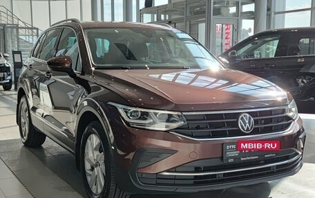 Volkswagen Tiguan II, 2021 год, 3 421 000 рублей, 3 фотография