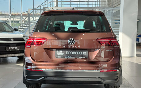 Volkswagen Tiguan II, 2021 год, 3 421 000 рублей, 7 фотография