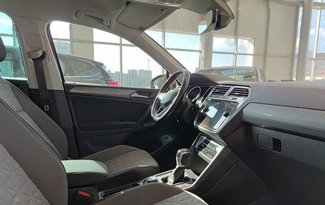 Volkswagen Tiguan II, 2021 год, 3 421 000 рублей, 13 фотография