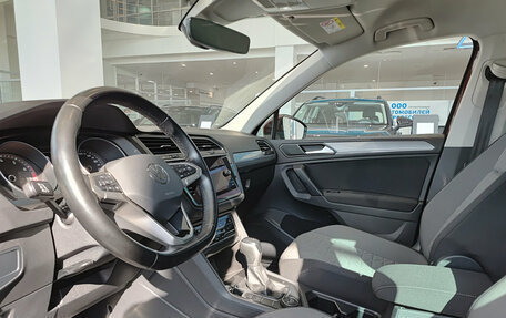 Volkswagen Tiguan II, 2021 год, 3 421 000 рублей, 20 фотография