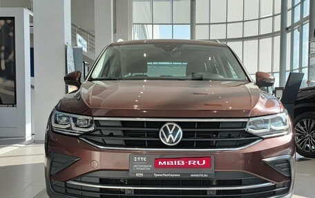 Volkswagen Tiguan II, 2021 год, 3 421 000 рублей, 2 фотография