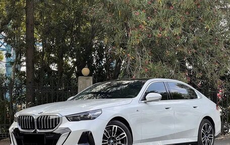 BMW 5 серия, 2025 год, 4 060 000 рублей, 1 фотография