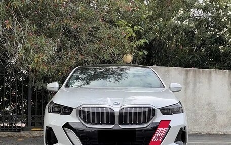 BMW 5 серия, 2025 год, 4 060 000 рублей, 2 фотография