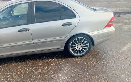 Mercedes-Benz C-Класс, 2004 год, 400 000 рублей, 5 фотография
