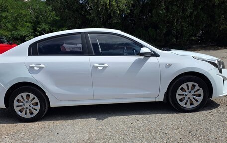 KIA Rio IV, 2021 год, 1 295 000 рублей, 3 фотография