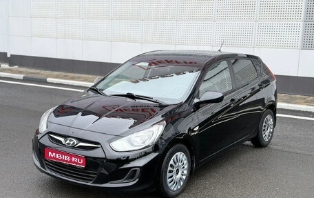 Hyundai Solaris II рестайлинг, 2013 год, 720 000 рублей, 1 фотография