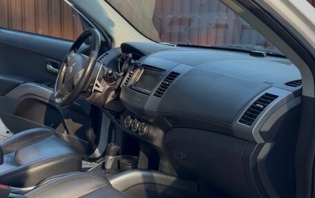 Mitsubishi Outlander III рестайлинг 3, 2010 год, 1 300 000 рублей, 9 фотография