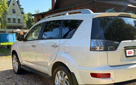 Mitsubishi Outlander III рестайлинг 3, 2010 год, 1 300 000 рублей, 5 фотография