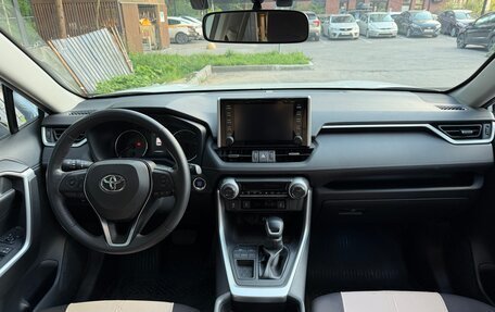 Toyota RAV4, 2020 год, 3 130 000 рублей, 10 фотография
