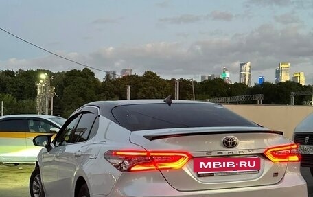 Toyota Camry, 2021 год, 2 200 000 рублей, 3 фотография