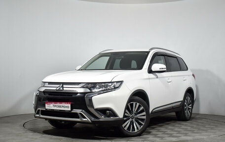Mitsubishi Outlander III рестайлинг 3, 2019 год, 2 299 000 рублей, 1 фотография