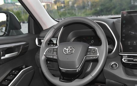 Toyota Highlander, 2026 год, 6 590 000 рублей, 13 фотография