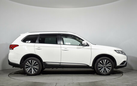 Mitsubishi Outlander III рестайлинг 3, 2019 год, 2 299 000 рублей, 4 фотография