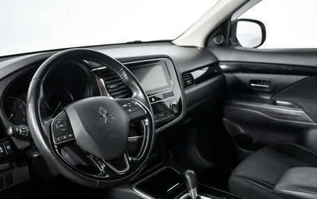 Mitsubishi Outlander III рестайлинг 3, 2019 год, 2 299 000 рублей, 10 фотография