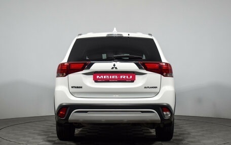 Mitsubishi Outlander III рестайлинг 3, 2019 год, 2 299 000 рублей, 7 фотография