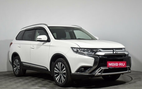 Mitsubishi Outlander III рестайлинг 3, 2019 год, 2 299 000 рублей, 3 фотография
