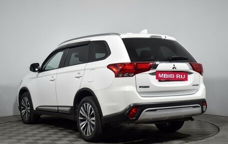 Mitsubishi Outlander III рестайлинг 3, 2019 год, 2 299 000 рублей, 8 фотография