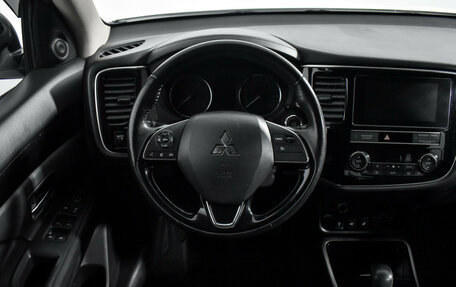 Mitsubishi Outlander III рестайлинг 3, 2019 год, 2 299 000 рублей, 15 фотография