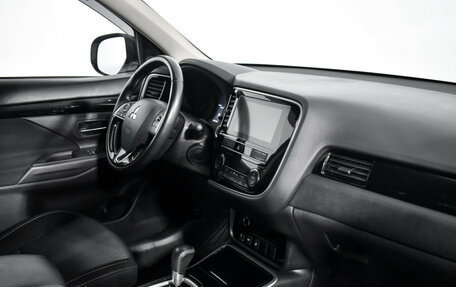Mitsubishi Outlander III рестайлинг 3, 2019 год, 2 299 000 рублей, 13 фотография